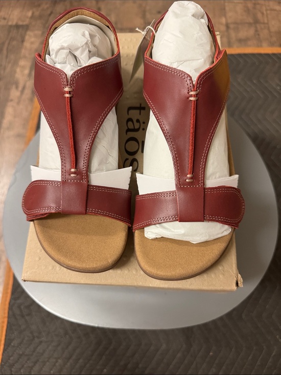 Taos Footwear Shoes - Taos Womens sandals (style) THE SHOW/ (color) CHERRY RED